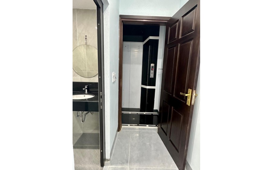 Cho thuê mặt ngõ Lê Thanh Nghi, HBT. DT 50m - 5tầng - Giá 35 tr -  Kinh doanh bất chấp